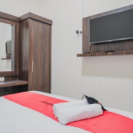 Готель Reddoorz Plus @ Jalan Dr. Cipto Mangunkusumo Lampung Бандар-Лампунг Екстер'єр фото