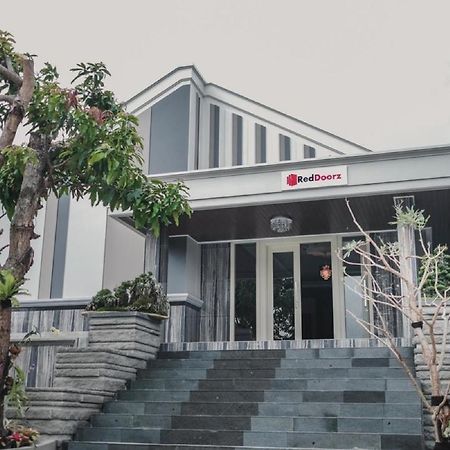 Готель Reddoorz Plus @ Jalan Dr. Cipto Mangunkusumo Lampung Бандар-Лампунг Екстер'єр фото