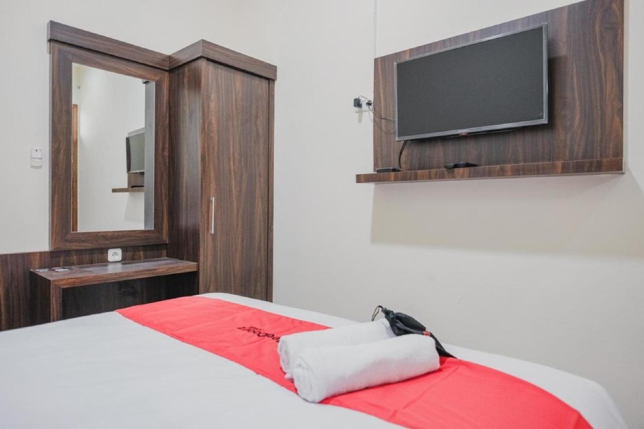 Готель Reddoorz Plus @ Jalan Dr. Cipto Mangunkusumo Lampung Бандар-Лампунг Екстер'єр фото