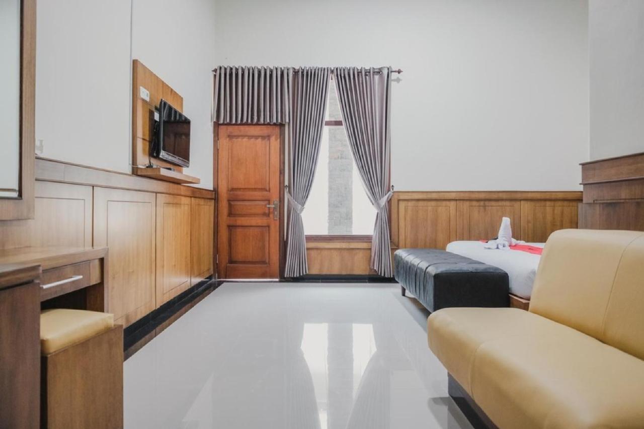 Готель Reddoorz Plus @ Jalan Dr. Cipto Mangunkusumo Lampung Бандар-Лампунг Екстер'єр фото